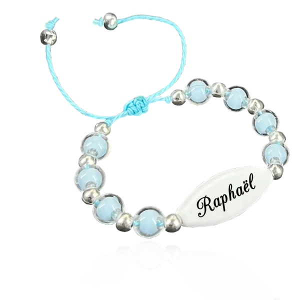Bracelet personnalisable avec perles et plaque vierge pour personnalisation facile.