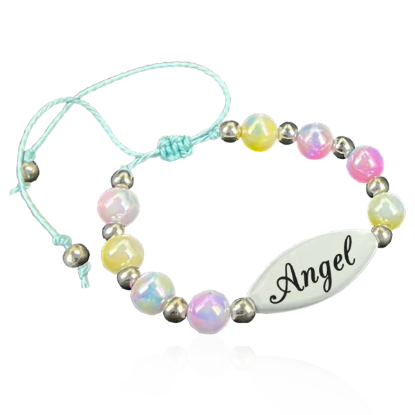 Bracelet personnalisable avec perles et plaque vierge pour personnalisation facile.