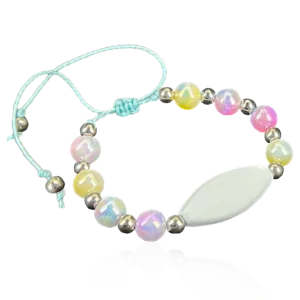 Bracelet personnalisable avec perles et plaque vierge pour personnalisation facile.