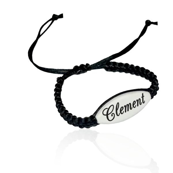 Bracelet personnalisable avec plaque vierge pour personnalisation facile.