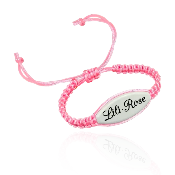 Bracelet personnalisable avec plaque vierge pour personnalisation facile.